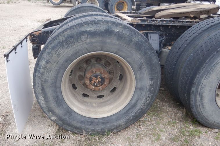 image for item HE9655 2006 Peterbilt 379  semi truck