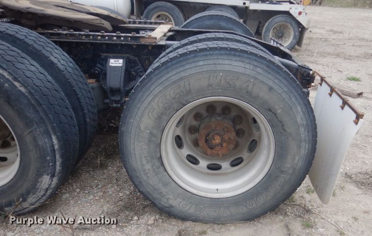 image for item HE9655 2006 Peterbilt 379  semi truck