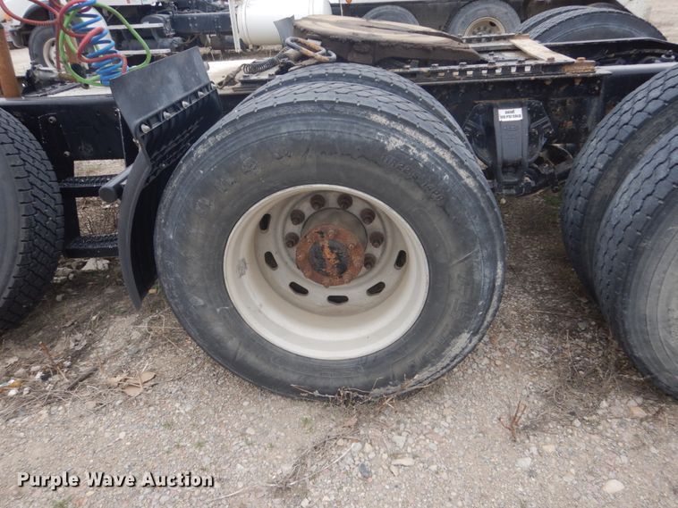 image for item HE9655 2006 Peterbilt 379  semi truck