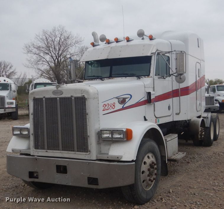 image for item HE9656 2002 Peterbilt 378  semi truck