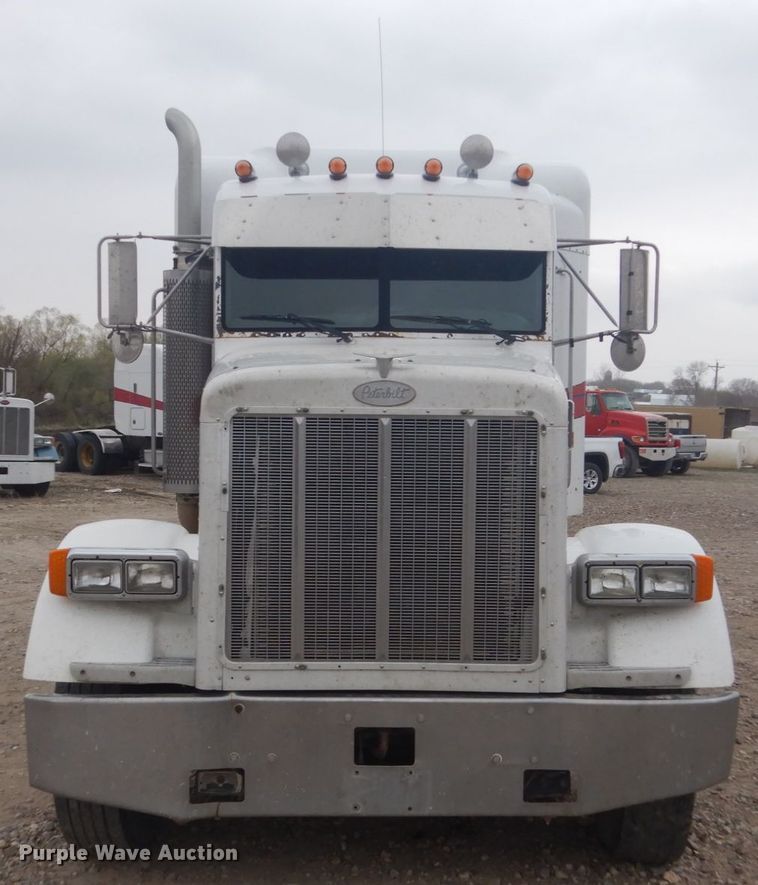 image for item HE9656 2002 Peterbilt 378  semi truck