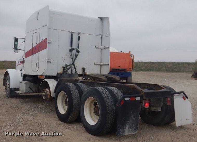 image for item HE9656 2002 Peterbilt 378  semi truck