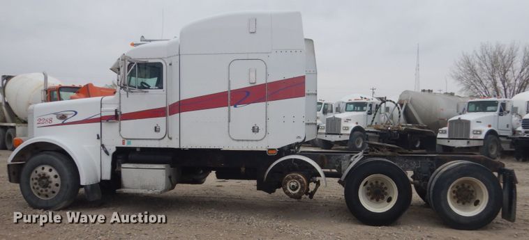 image for item HE9656 2002 Peterbilt 378  semi truck