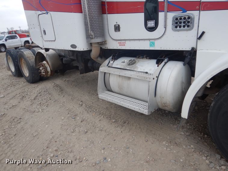 image for item HE9656 2002 Peterbilt 378  semi truck