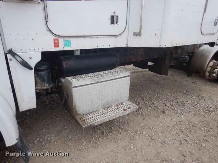 image for item HE9656 2002 Peterbilt 378  semi truck