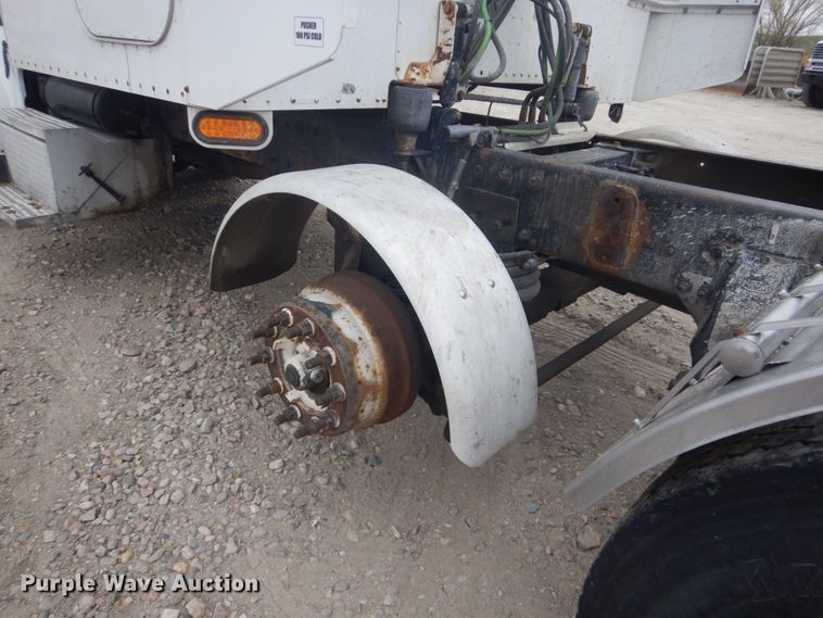 image for item HE9656 2002 Peterbilt 378  semi truck