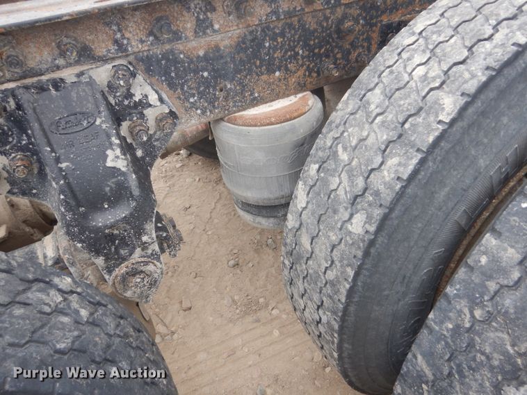 image for item HE9656 2002 Peterbilt 378  semi truck