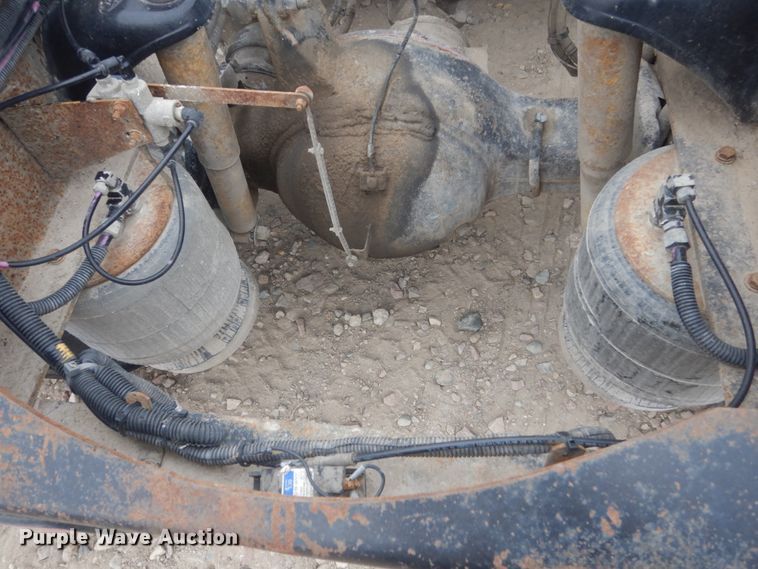 image for item HE9656 2002 Peterbilt 378  semi truck