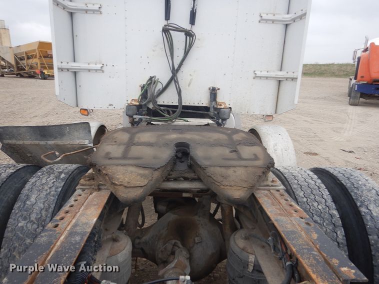 image for item HE9656 2002 Peterbilt 378  semi truck