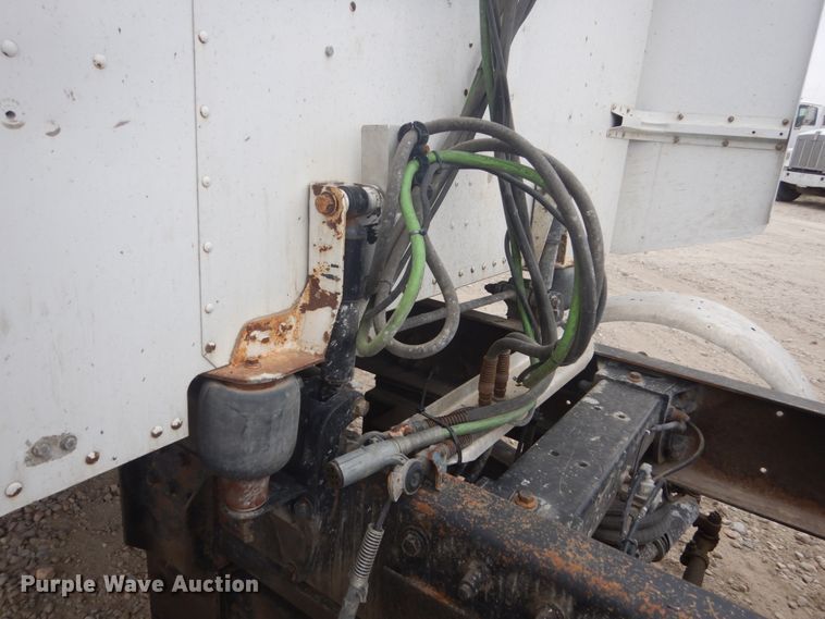 image for item HE9656 2002 Peterbilt 378  semi truck