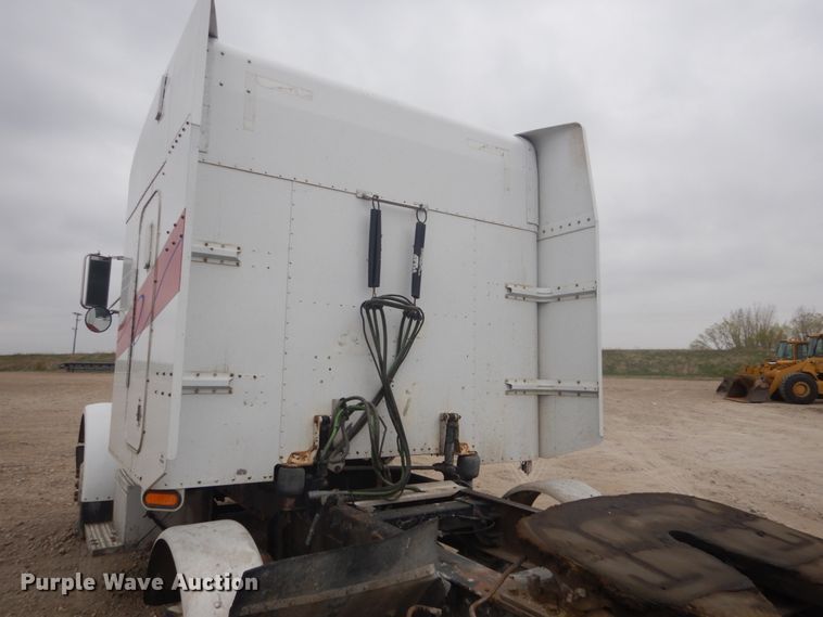 image for item HE9656 2002 Peterbilt 378  semi truck