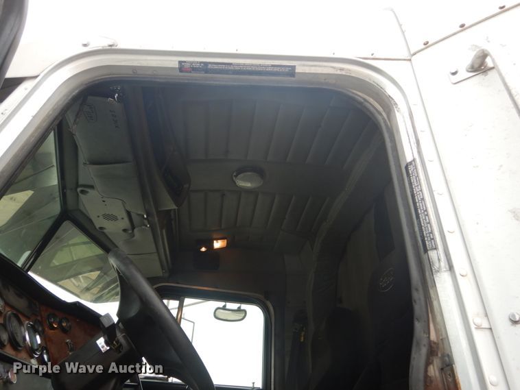 image for item HE9656 2002 Peterbilt 378  semi truck