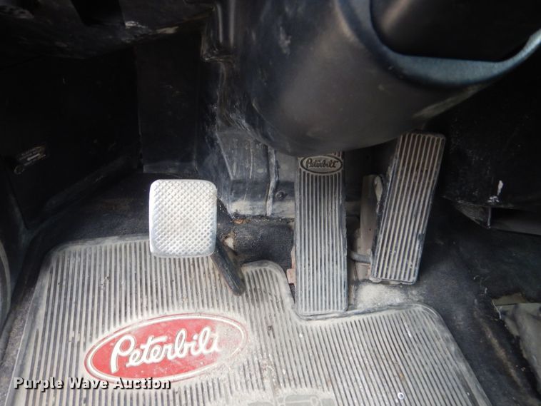 image for item HE9656 2002 Peterbilt 378  semi truck
