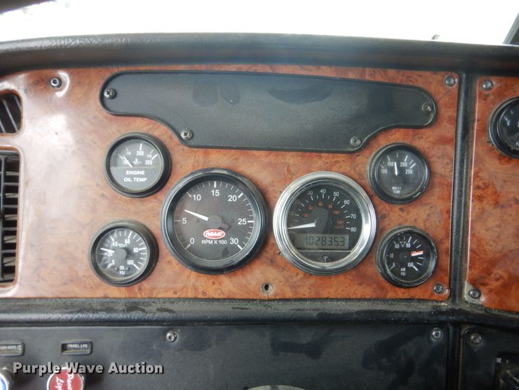 image for item HE9656 2002 Peterbilt 378  semi truck