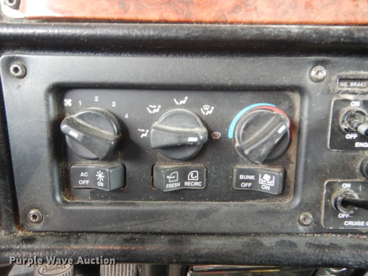 image for item HE9656 2002 Peterbilt 378  semi truck