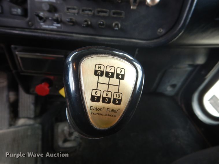 image for item HE9656 2002 Peterbilt 378  semi truck