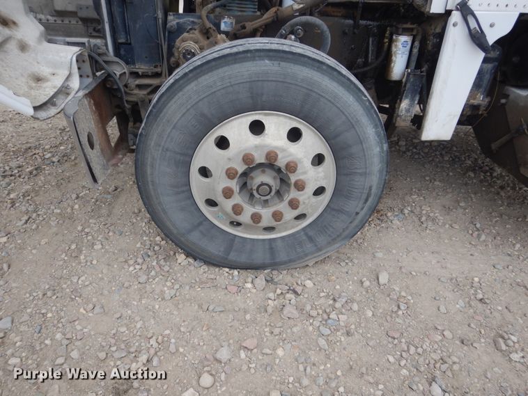 image for item HE9656 2002 Peterbilt 378  semi truck