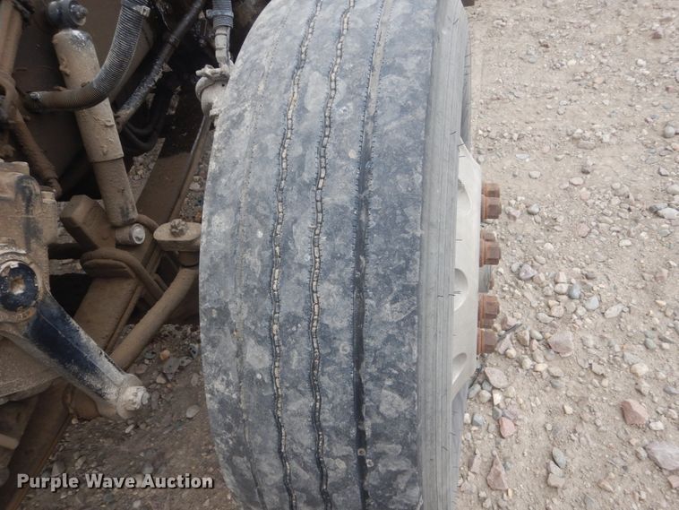 image for item HE9656 2002 Peterbilt 378  semi truck