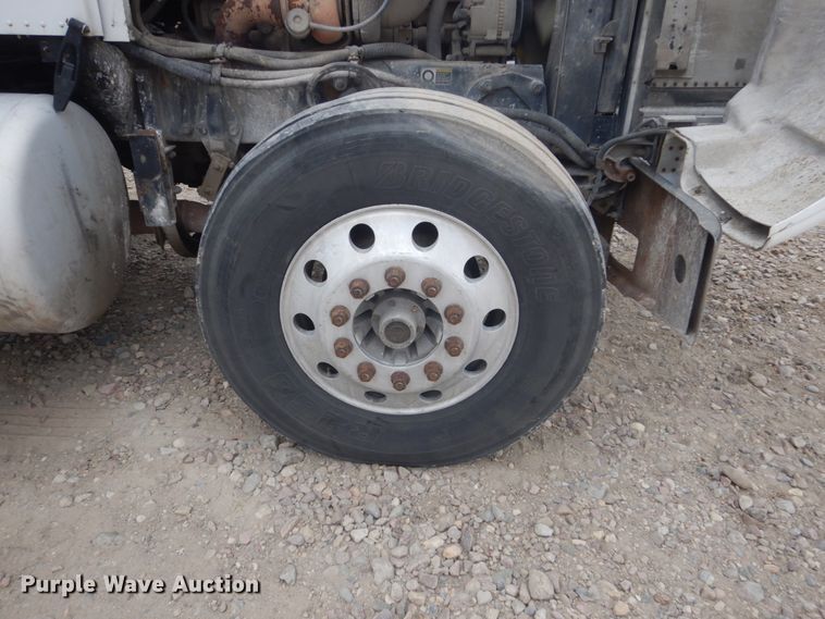 image for item HE9656 2002 Peterbilt 378  semi truck