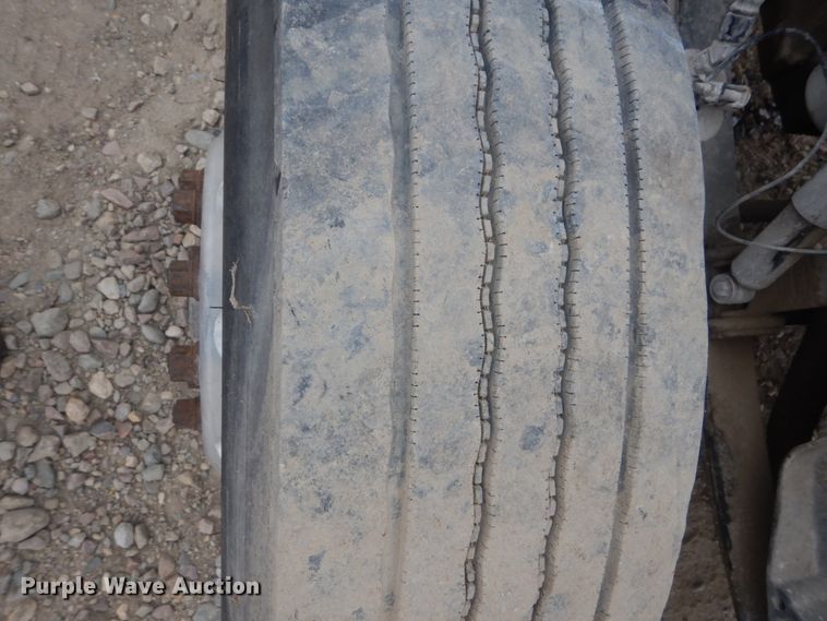 image for item HE9656 2002 Peterbilt 378  semi truck