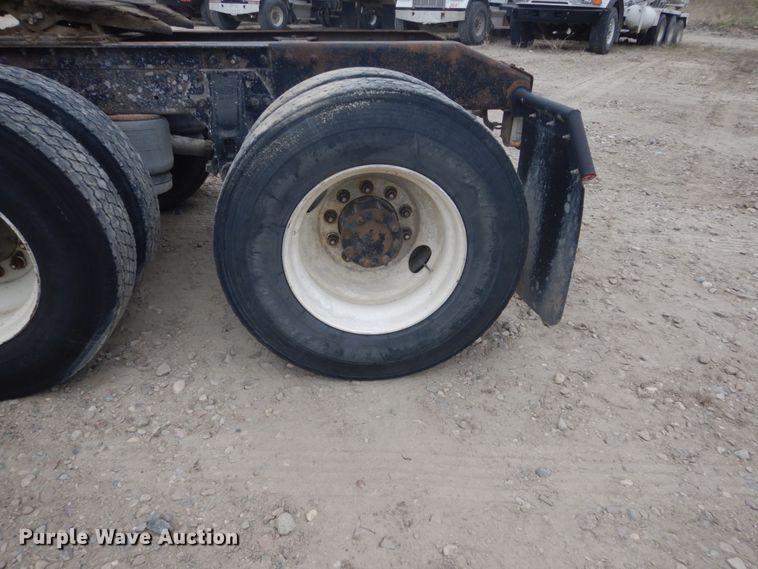 image for item HE9656 2002 Peterbilt 378  semi truck