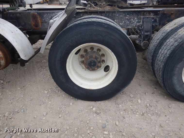 image for item HE9656 2002 Peterbilt 378  semi truck