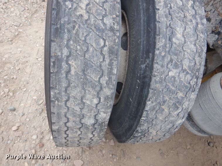 image for item HE9656 2002 Peterbilt 378  semi truck