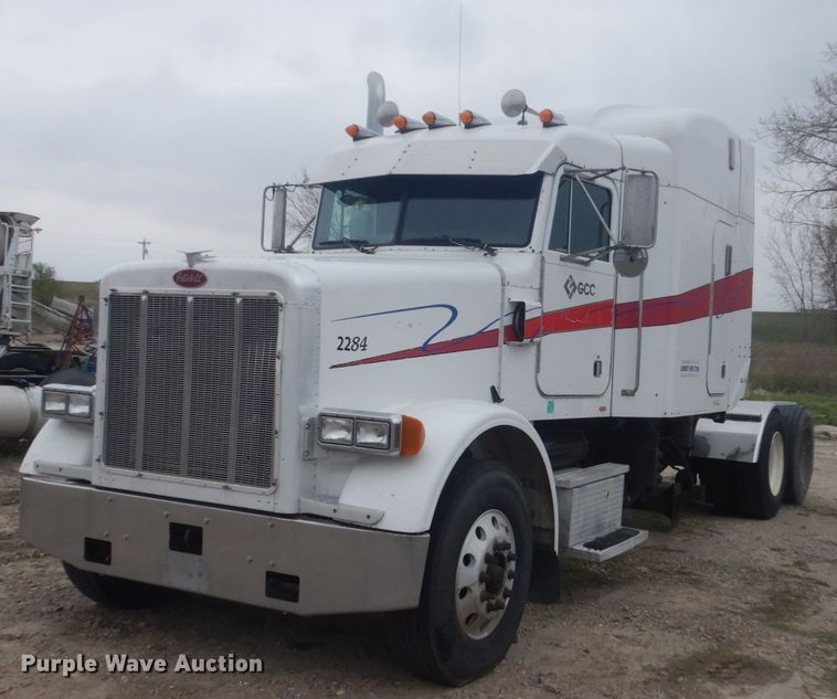 image for item HE9657 2002 Peterbilt 378  semi truck