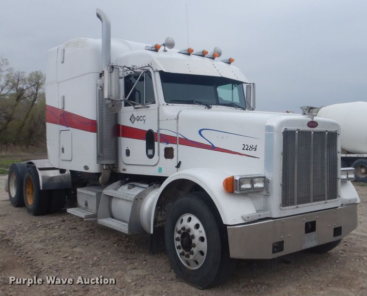 image for item HE9657 2002 Peterbilt 378  semi truck