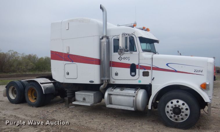 image for item HE9657 2002 Peterbilt 378  semi truck