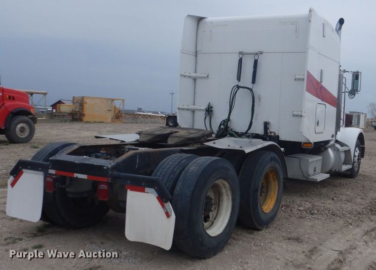 image for item HE9657 2002 Peterbilt 378  semi truck