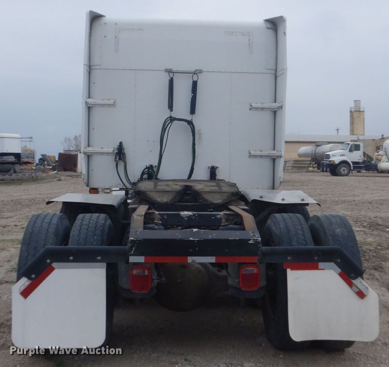 image for item HE9657 2002 Peterbilt 378  semi truck