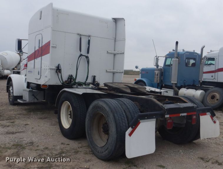 image for item HE9657 2002 Peterbilt 378  semi truck