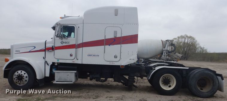 image for item HE9657 2002 Peterbilt 378  semi truck