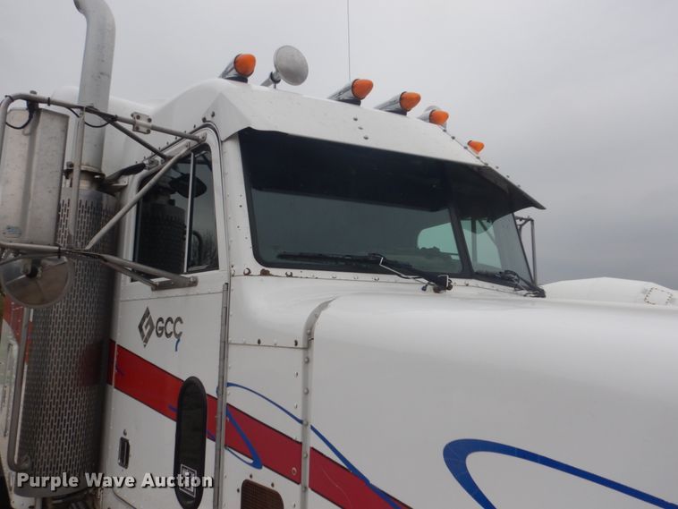 image for item HE9657 2002 Peterbilt 378  semi truck