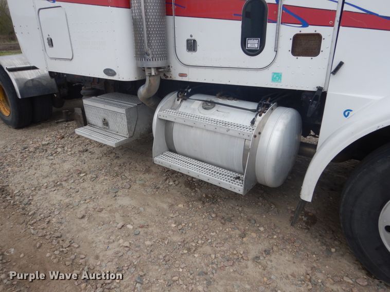 image for item HE9657 2002 Peterbilt 378  semi truck