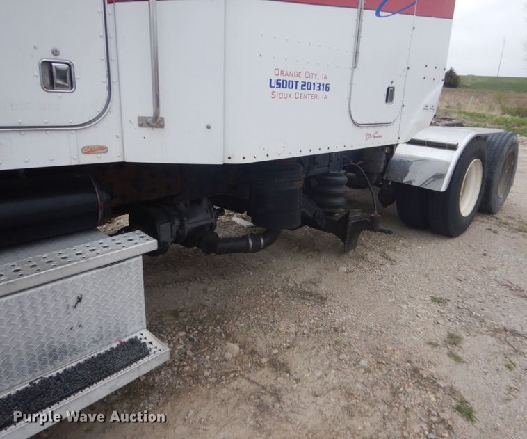 image for item HE9657 2002 Peterbilt 378  semi truck