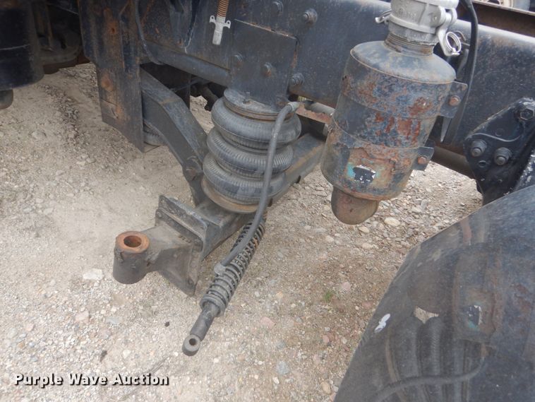 image for item HE9657 2002 Peterbilt 378  semi truck