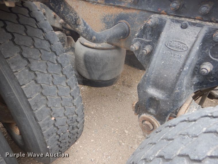 image for item HE9657 2002 Peterbilt 378  semi truck