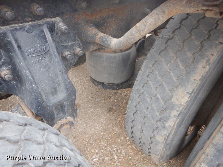 image for item HE9657 2002 Peterbilt 378  semi truck