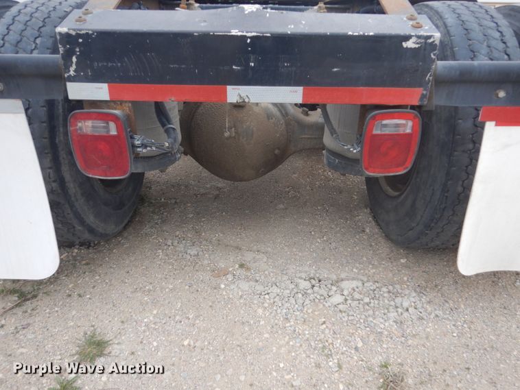 image for item HE9657 2002 Peterbilt 378  semi truck