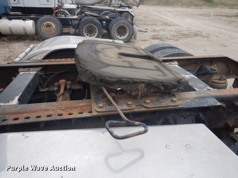 image for item HE9657 2002 Peterbilt 378  semi truck