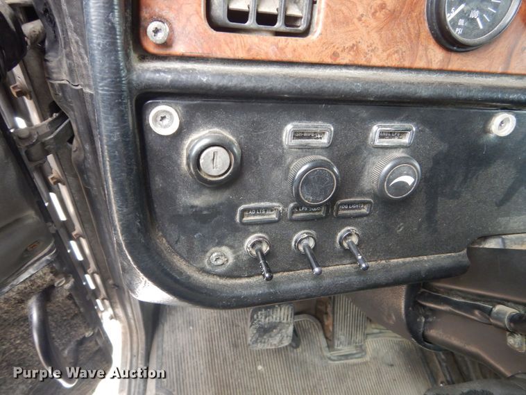 image for item HE9657 2002 Peterbilt 378  semi truck