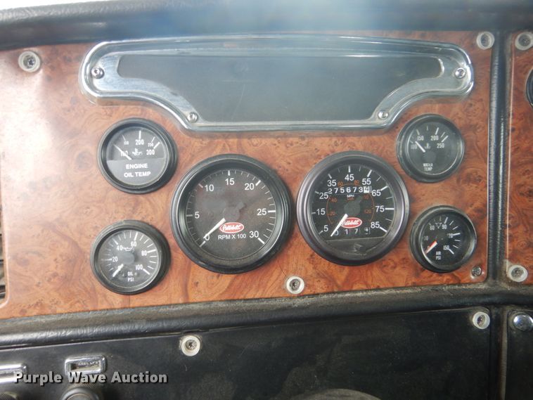 image for item HE9657 2002 Peterbilt 378  semi truck