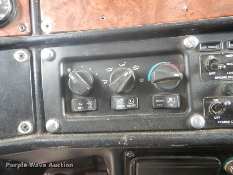 image for item HE9657 2002 Peterbilt 378  semi truck