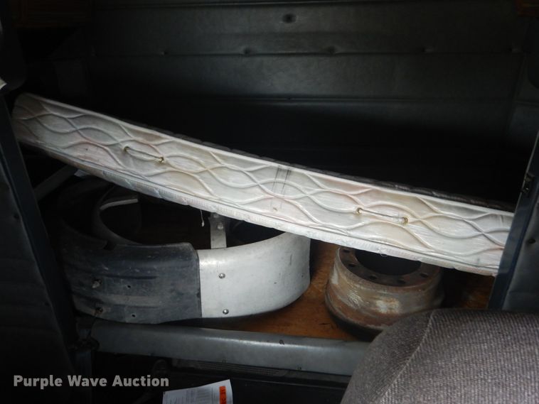 image for item HE9657 2002 Peterbilt 378  semi truck