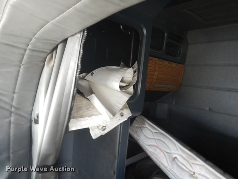 image for item HE9657 2002 Peterbilt 378  semi truck