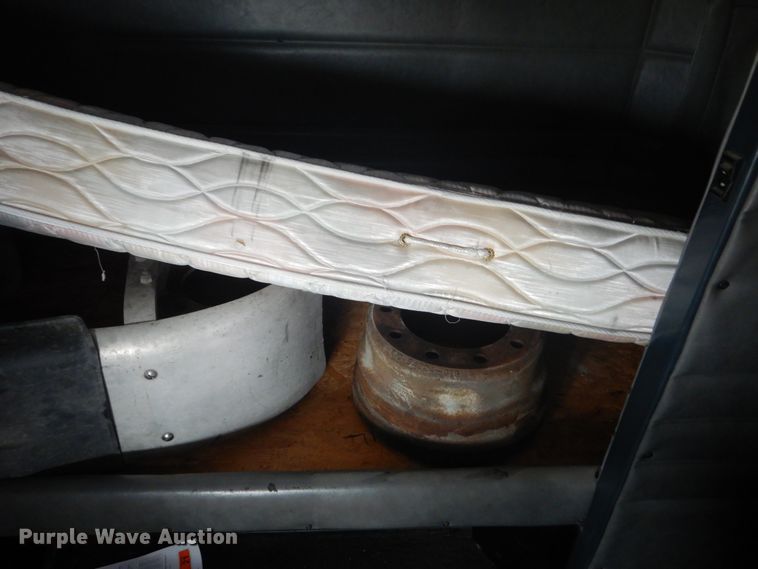 image for item HE9657 2002 Peterbilt 378  semi truck