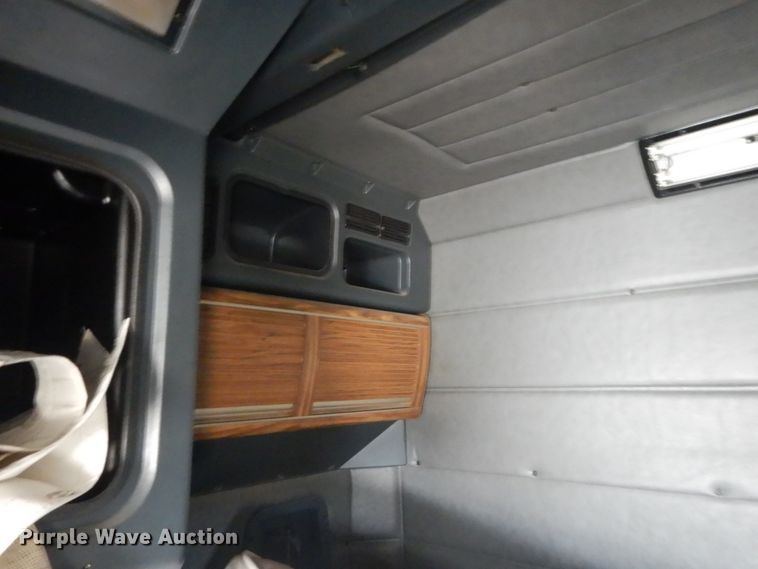 image for item HE9657 2002 Peterbilt 378  semi truck