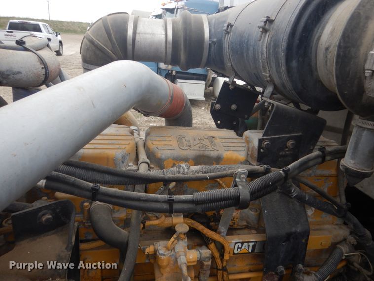 image for item HE9657 2002 Peterbilt 378  semi truck